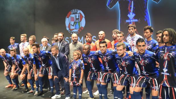 Integrantes del Zamora CF con la nueva equipación